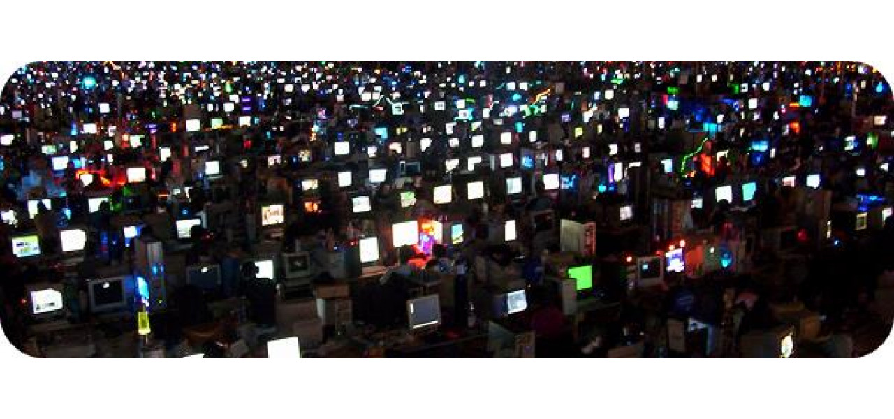 Impactul software-ului pentru PC asupra comunitatilor de jocuri online: de la multiplayer la Esports.
