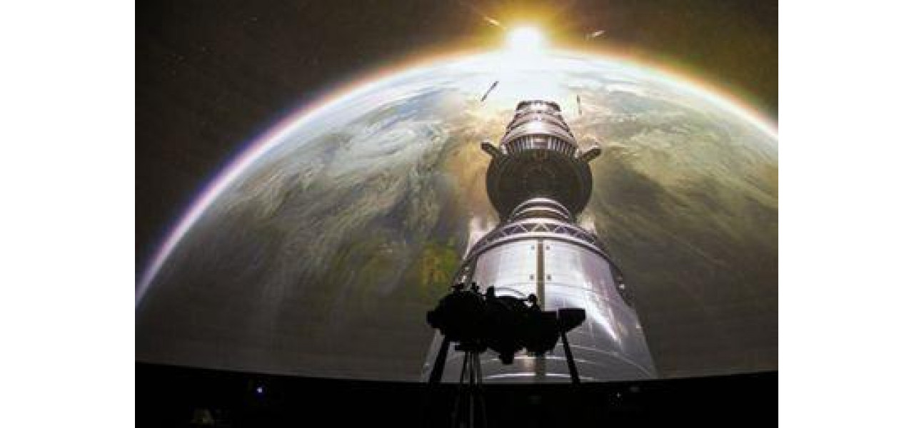 Impactul proiectoarelor in planetarii care creeaza experiente stelare.