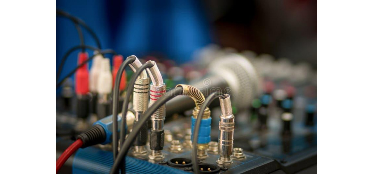 Impactul amplificatoarelor stereo asupra festivalurilor si concertelor de muzica.