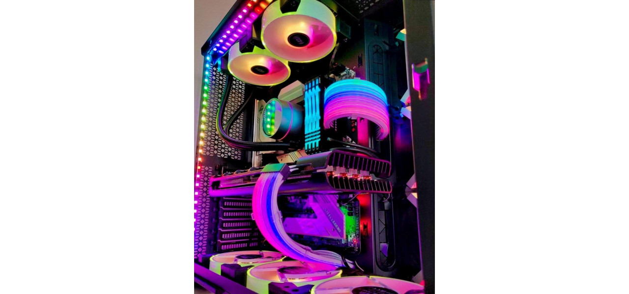 Impactul luminii RGB sincronizate asupra esteticii computerului.