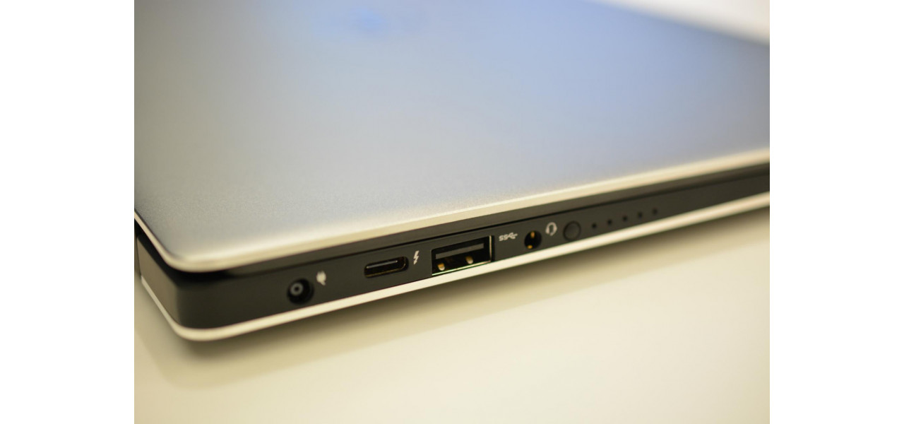 Impactul porturilor Thunderbolt asupra laptopurilor cu display.