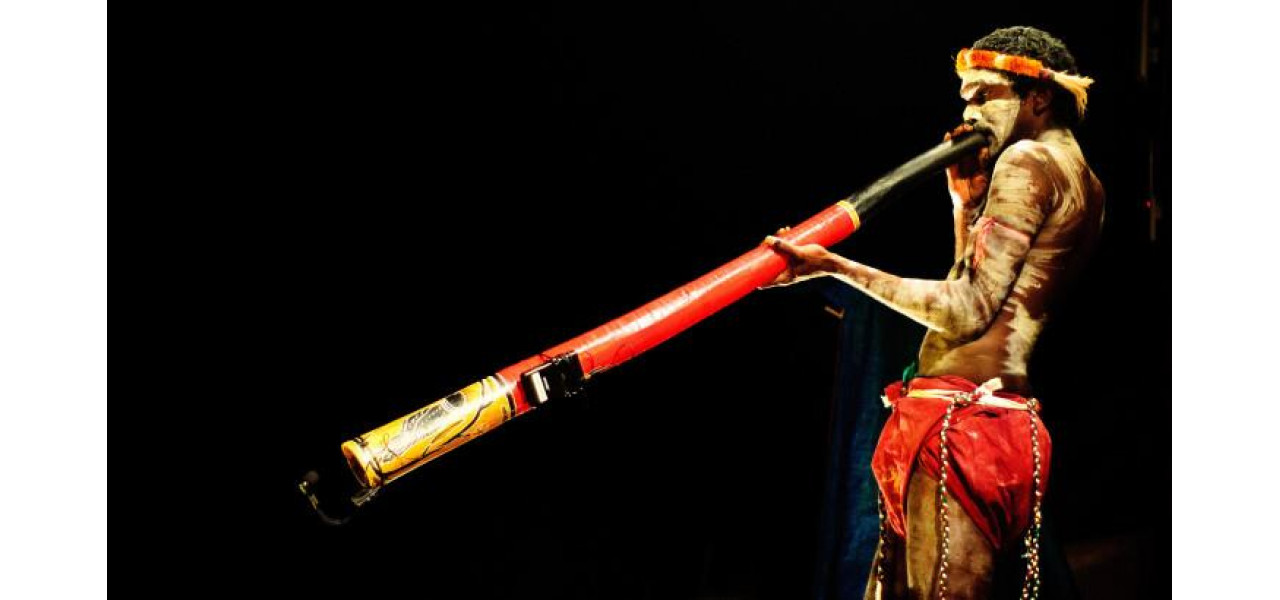 Impactul instrumentelor de suflat asupra ritualurilor si ceremoniilor tribale.