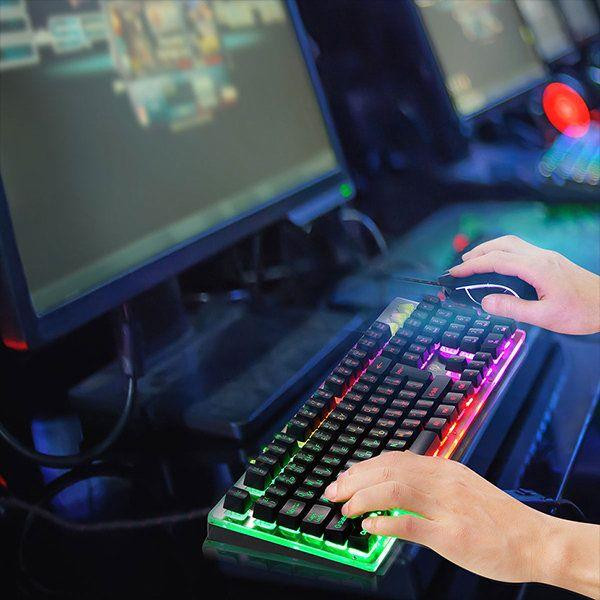 Importanta tastaturilor iluminate din spate pentru imbunatatirea vizibilitatii in medii intunecate.