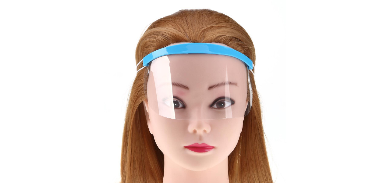 Importanta ochelarilor de protectie pentru coafor si esteticieni.