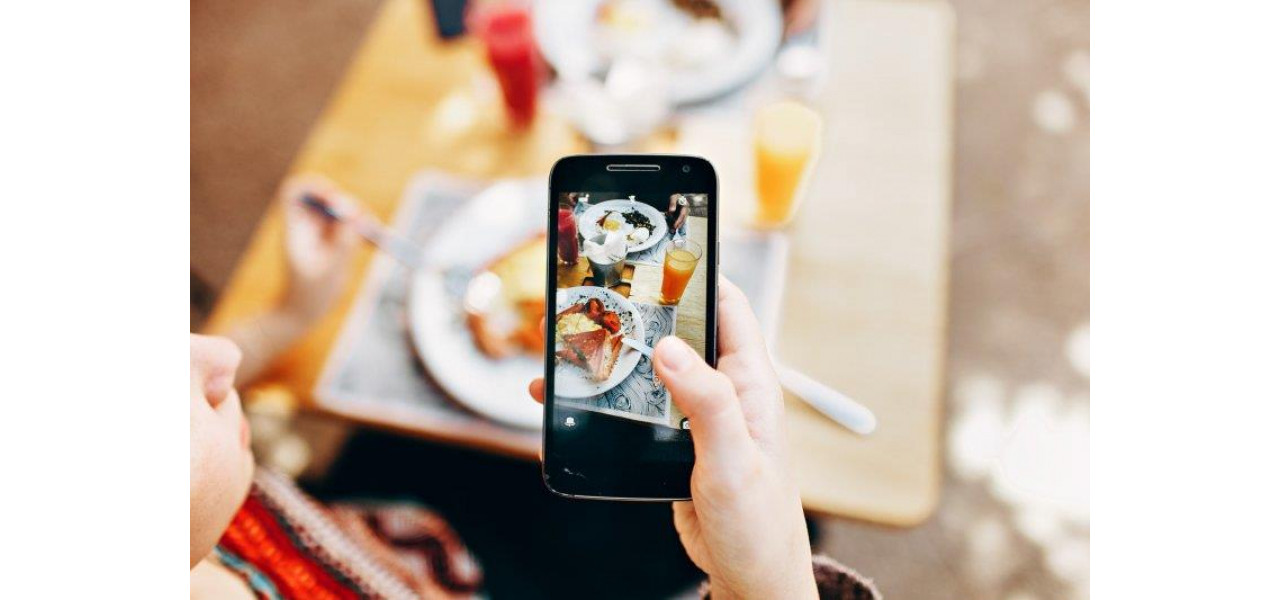 Influenta smartphone-urilor asupra culturii alimentare si experientelor culinare.
