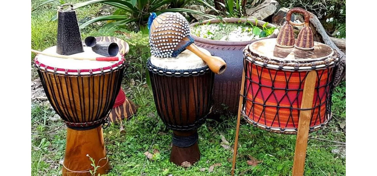 Influenta instrumentelor de suflat asupra traditiilor africane de tobe.