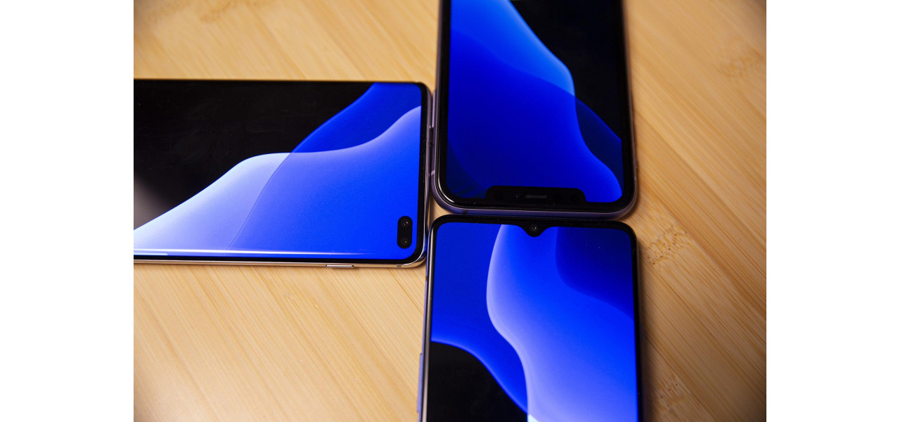 Integrarea notch-urilor de afisare in telefoanele Android vs iOS.
