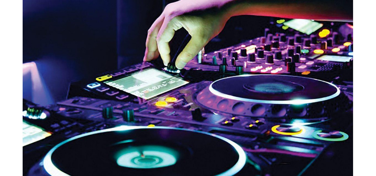 Cele mai recente tendinte de echipamente DJ pentru DJ modern.