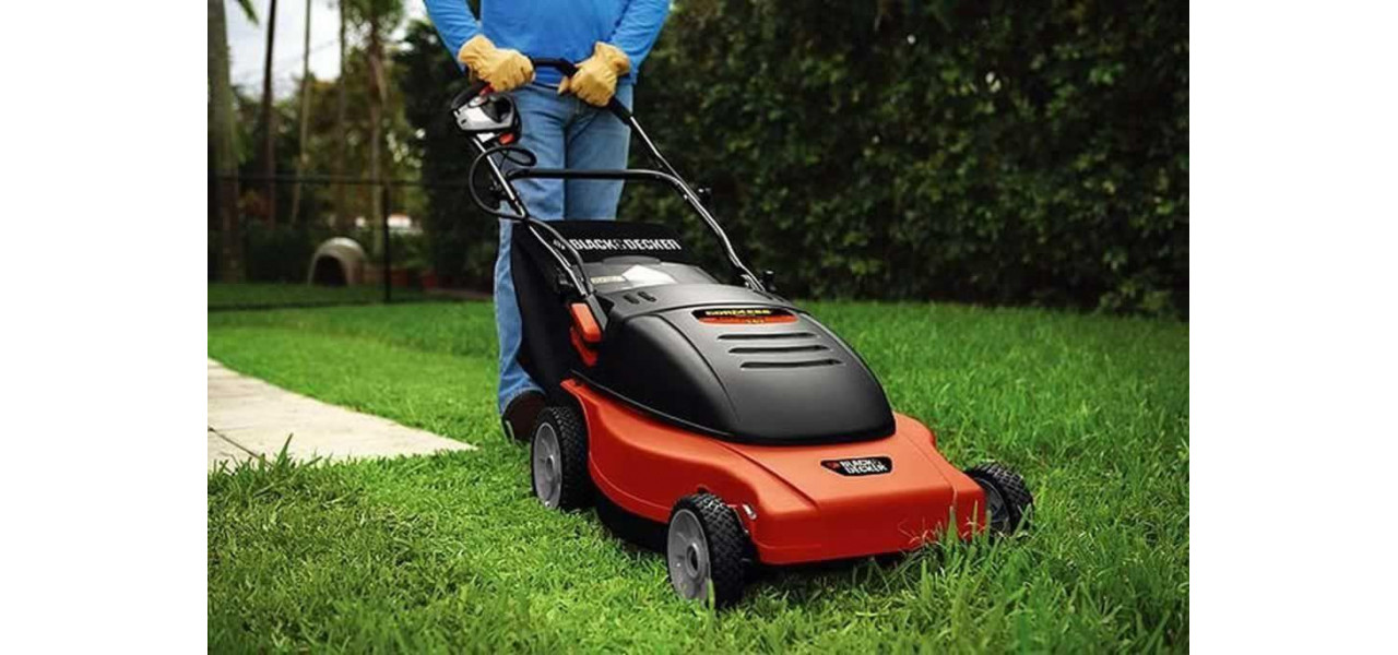 Legatura dintre baterii si masinile de tuns iarba electrice: intretinerea curtii ecologice.