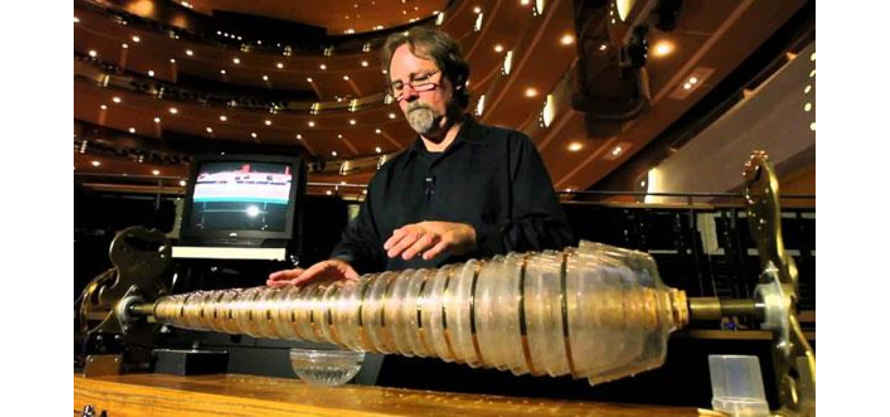 Misterul instrumentelor atmosferice: Theremin si armonica de sticla.
