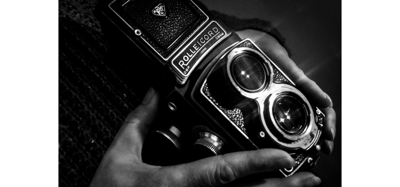 Puterea camerelor de epoca: redescoperirea fotografiei analogice.