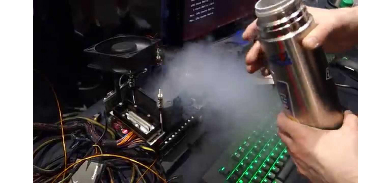 Avantajele si dezavantajele racirii cu azot lichid pentru overclockarea RAM.