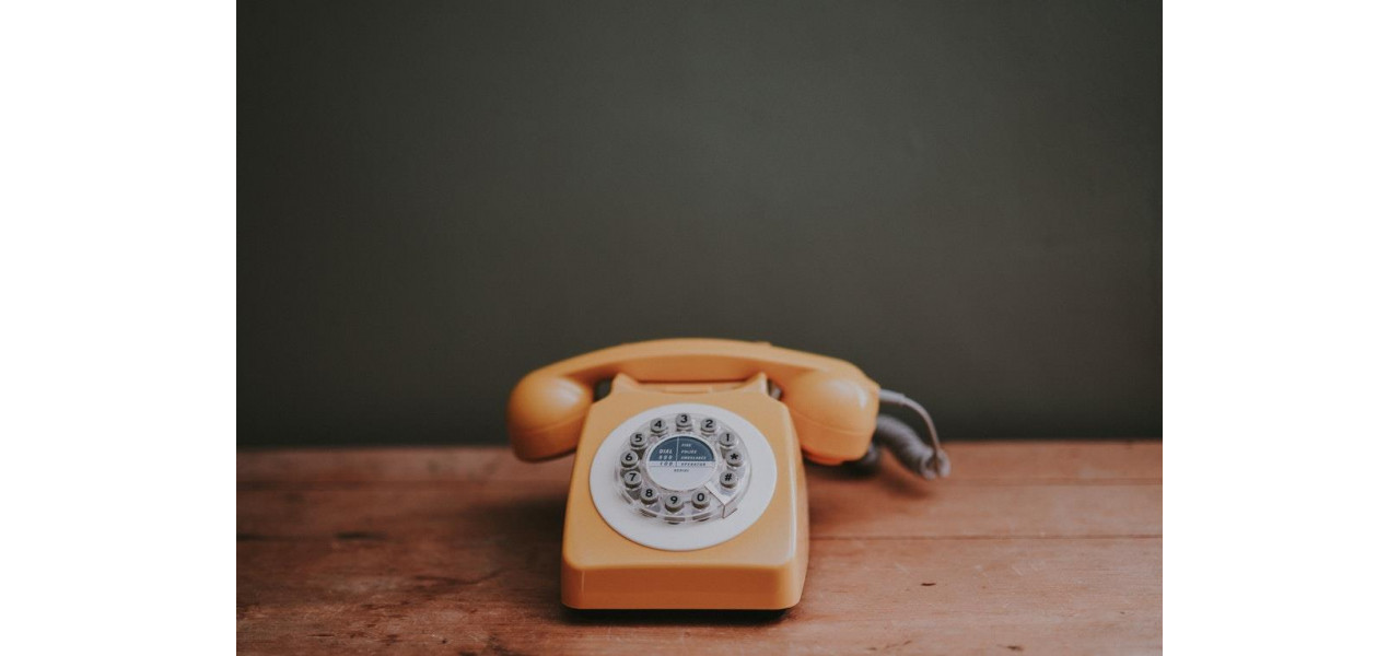 Psihologia tinerii unui telefon fix: de ce ii iubim inca.