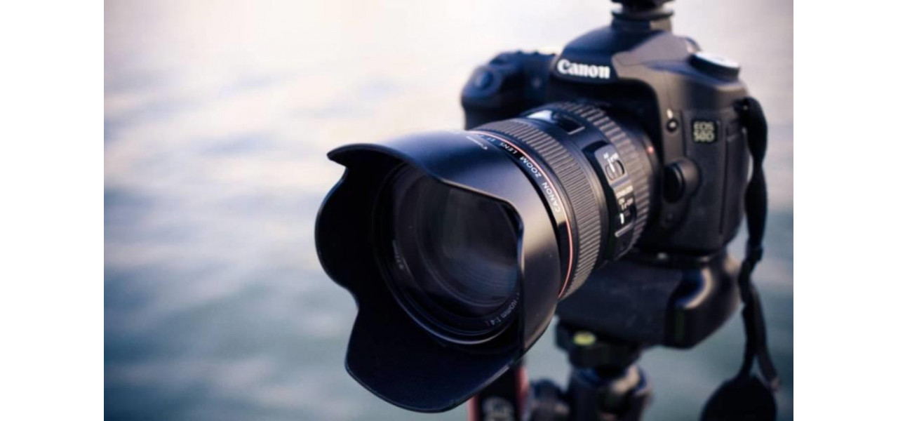 Ascensiunea blogging-ului video: camere Canon si crearea de continut.