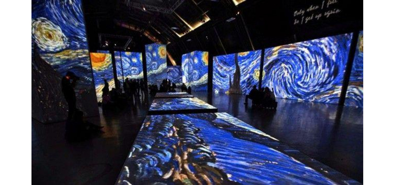 Rolul proiectoarelor in expozitiile muzeului: imbunatatirea experientelor culturale.