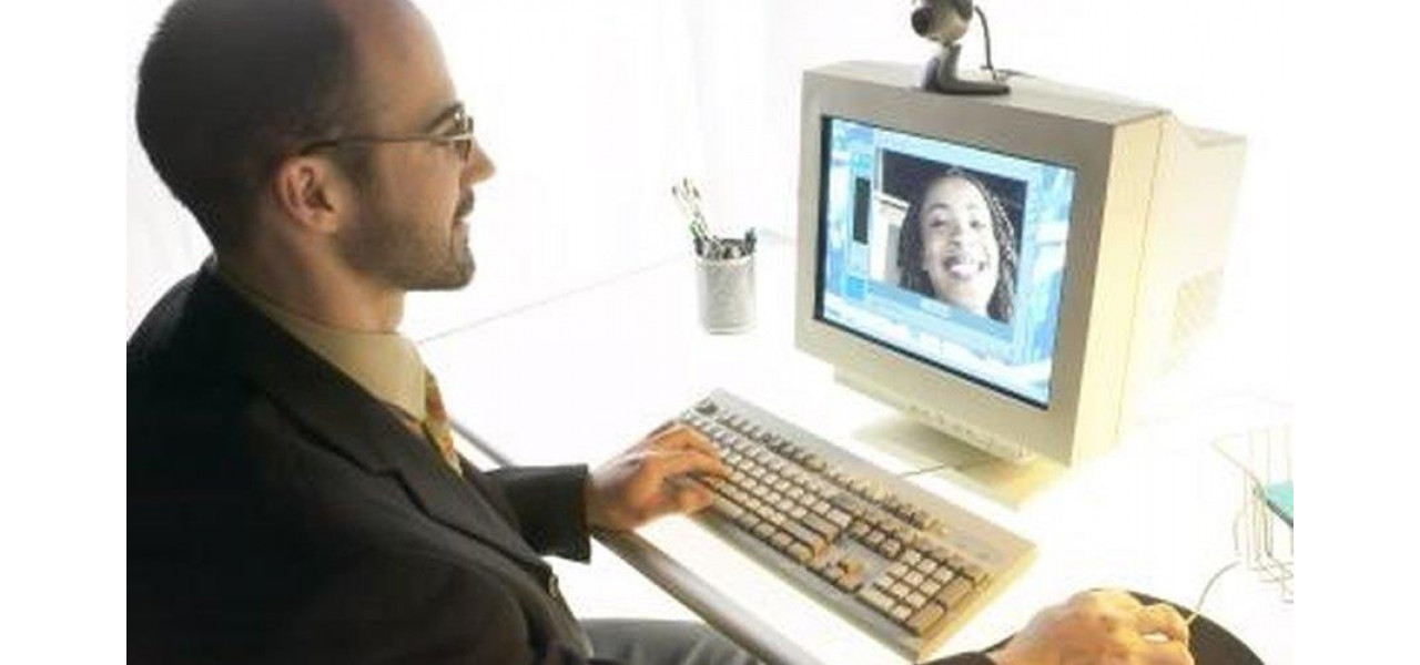 Rolul camerelor web in relatiile la distanta.