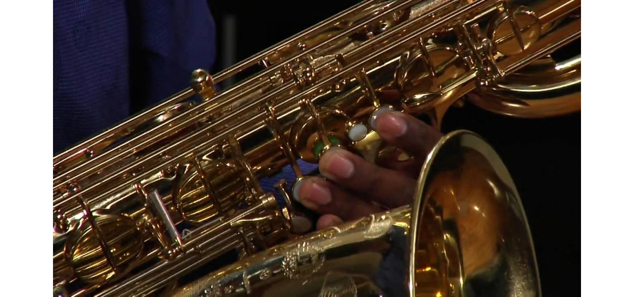 Ubicuitatea saxofonului in productia muzicala moderna.