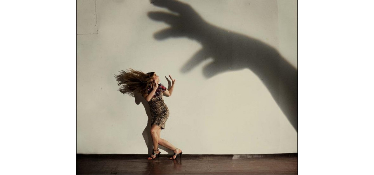 Puterea seducatoare a umbrelor: Folosind Blituri pentru a crea drama si mister.