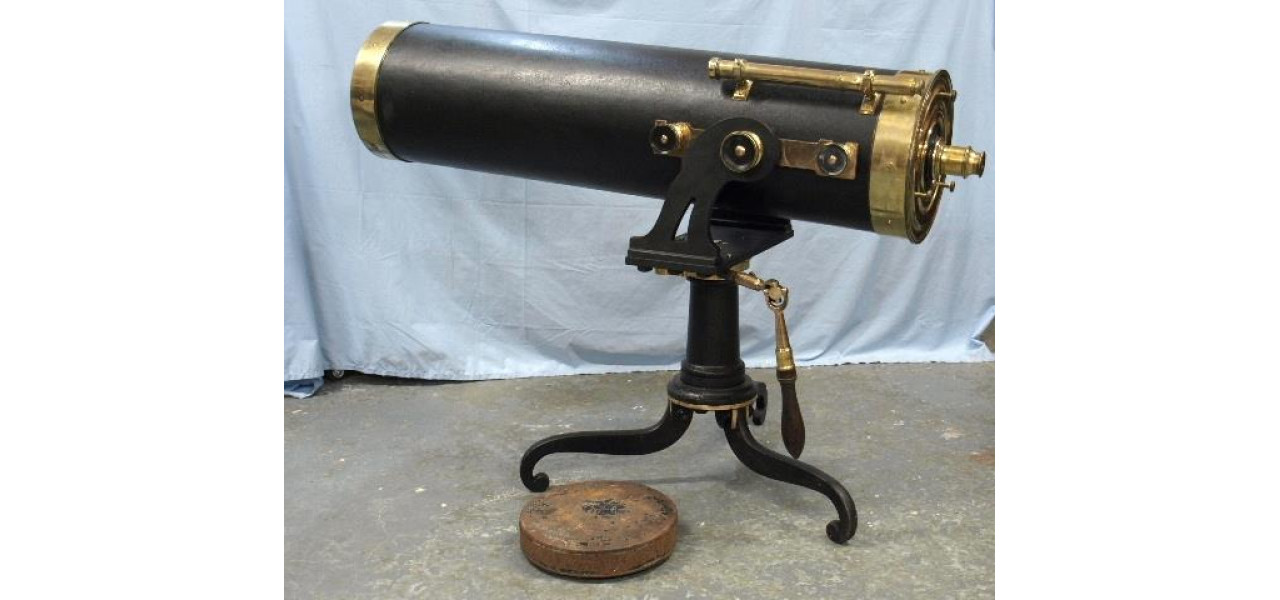 Piata de licitatie a telescoapelor: Colectarea telescoapelor antice si de epoca.