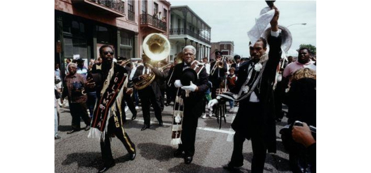 Rolul trompetei in traditia trupei in stilul New Orleans.