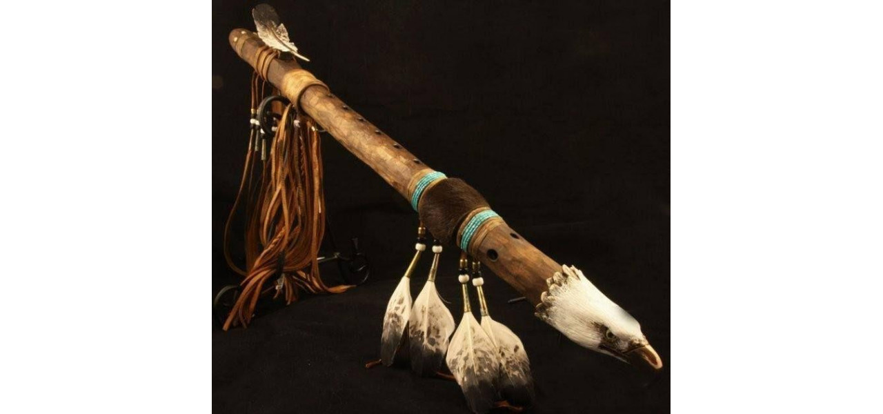 Sunetele unice ale flauturilor native americane si semnificatia lor culturala.