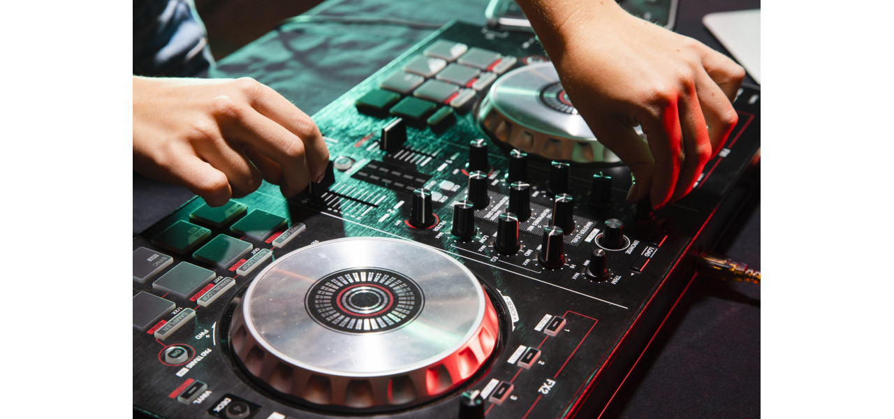 Creste-ti abilitatile de DJ cu cel mai bun echipament de pe piata.