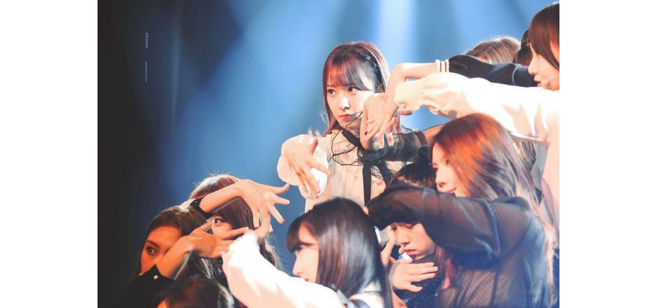 TV Sakura: Ascensiunea show-urilor de talente japoneze si a grupurilor de idoli.