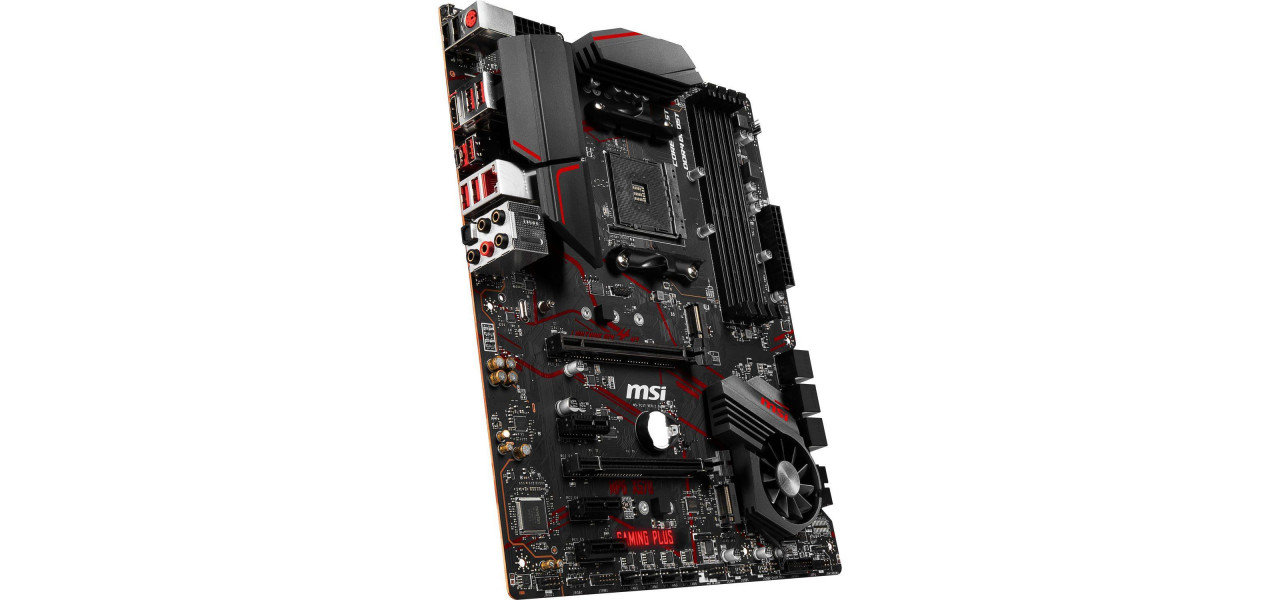 Performanta maxima in jocuri: placi de baza MSI cu sloturi triple Turbo M2 si design extins de radiator.