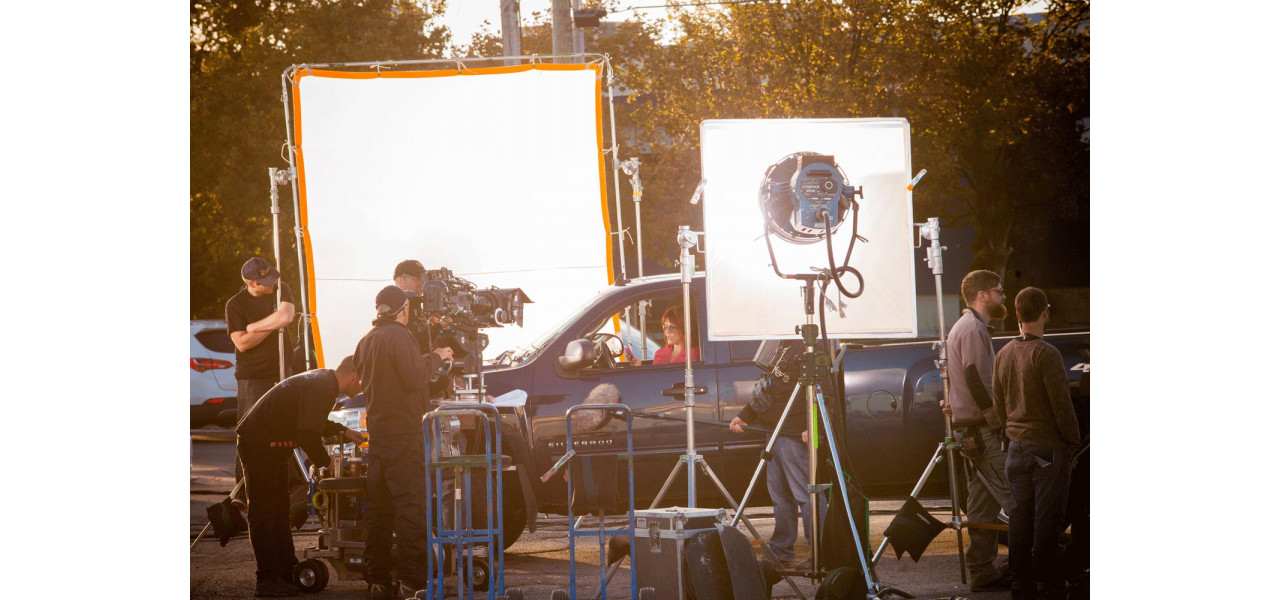 Intelegerea echipamentelor de iluminat in productia de film.