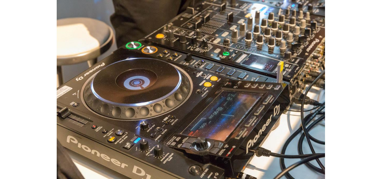 Eliberati-va potentialul cu echipamente DJ de ultima generatie.