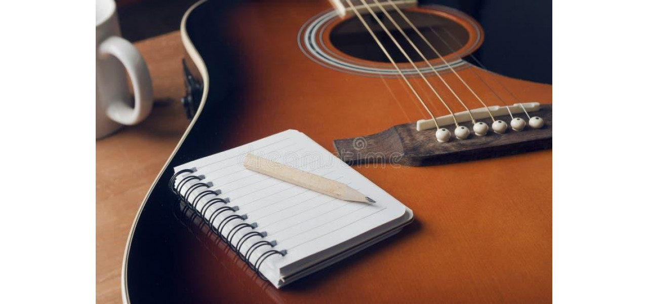 Dezlantuirea creativitatii: modul in care chitarele acustice inspira scrierea de cantece.