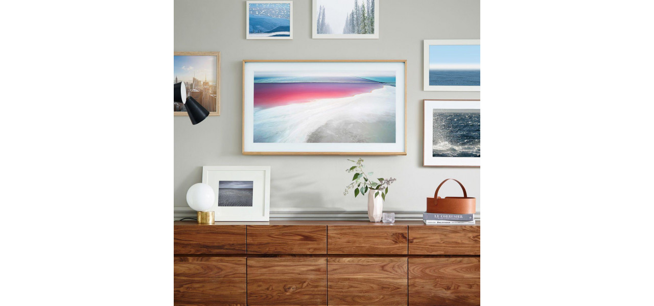 Dezlantuiti creativitatea cu televizoarele Samsung axate pe design: inspirati-va spatiul.