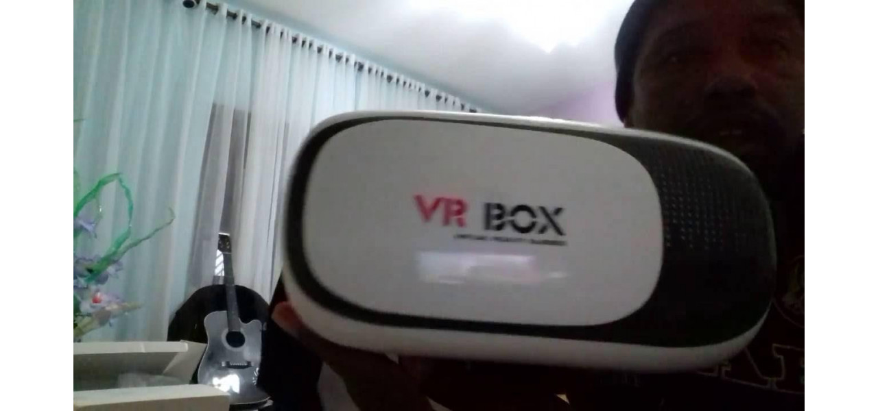 Deblocarea unei noi realitati: descoperirea casetei VR si a experientei virtuale.