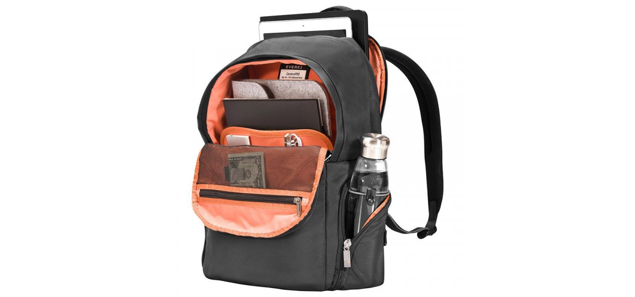 Imbunatatiti-va naveta cu o geanta sau un rucsac elegant pentru laptop.