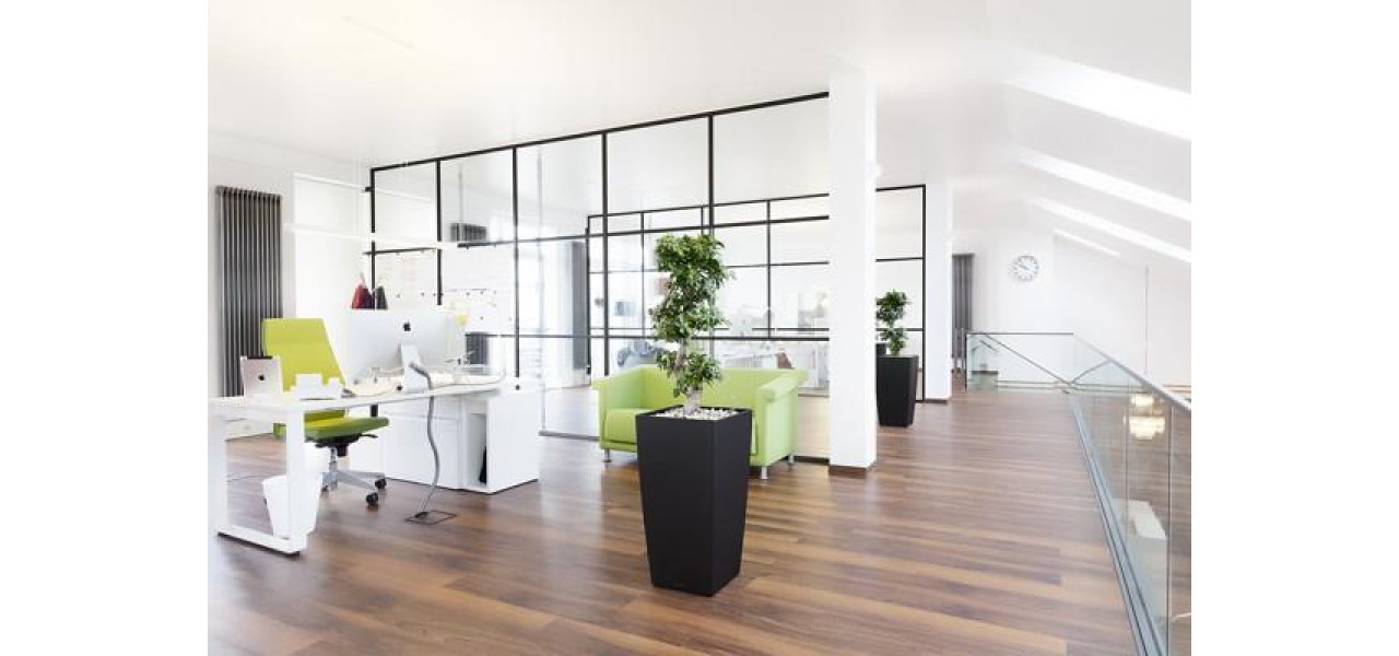 Actualizati configuratia de birou cu accesorii pentru proiectoare.