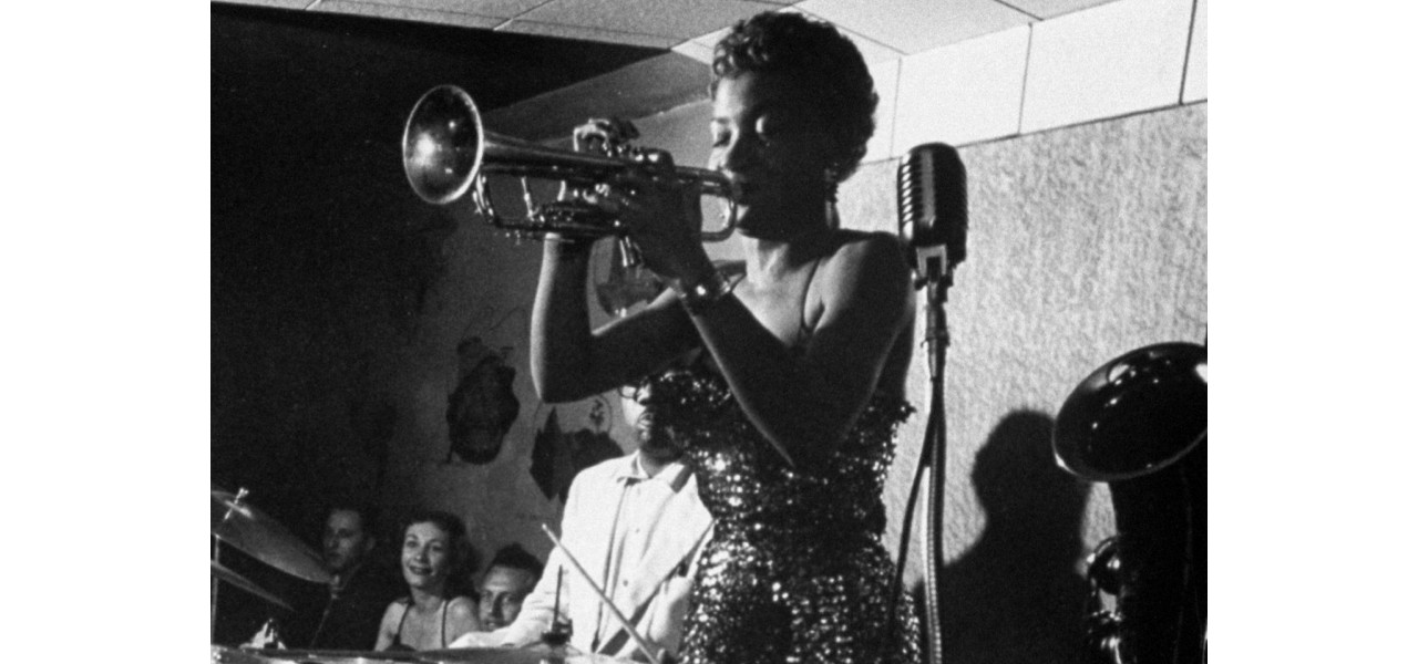 Femei in trompeta de jazz: artisti de pionierat care au spart barierele.