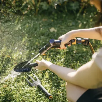 Pistol pentru stropit Fiskars Solid, jet reglabil, control frontal