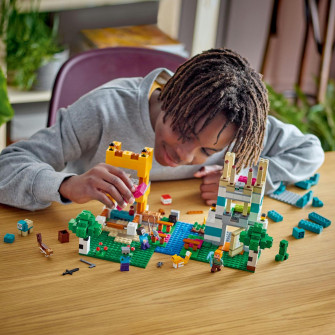 Lego minecraft 2025 cutie de crafting