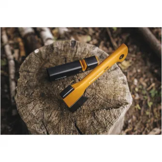Set Camping Fiskars: Topor Fiskars X5-XXS + Cutit utilitar Fiskars K40 + Ascutitor topoare si cutite Fiskars XSharp