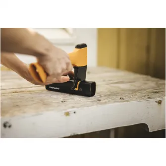 Set Camping Fiskars: Topor Fiskars X5-XXS + Cutit utilitar Fiskars K40 + Ascutitor topoare si cutite Fiskars XSharp
