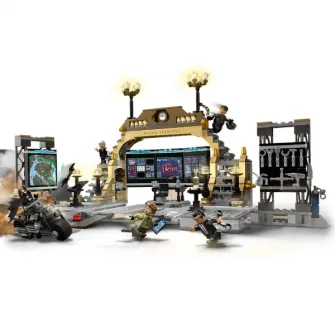 LEGO ''Baza lui Batman – Fata in fata cu Riddler'', 581 elem.