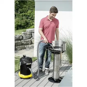 Aspirator uscat pentru cenusa Karcher AD 4 Premium, 1.629-731.0, putere 600 W, rezervor metalic de 17 L, furtun de aspirare metalic de 1.7 m, tehnologie ReBoost, filtru suplimentar de evacuare aer, Negru/Galben