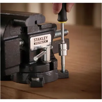 Menghina de banc Stanley Maxsteel 1-83-065, 100mm, forta de strangere 1100 kg ideala pentru aplicatii usoare, baza se fixeaza direct pe bancul de lucru pentru stabilitate adaugata, 4.9 kg